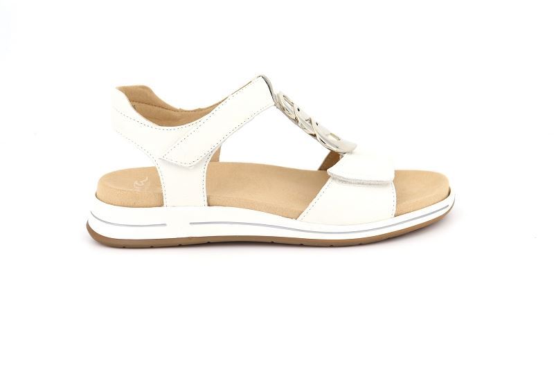 Ara sandales nu pieds asie blanc