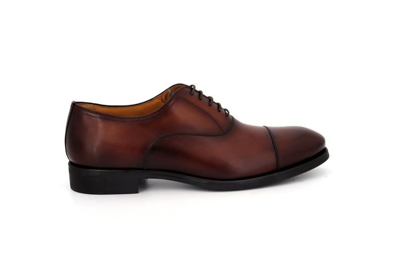 Magnanni derbies look marron