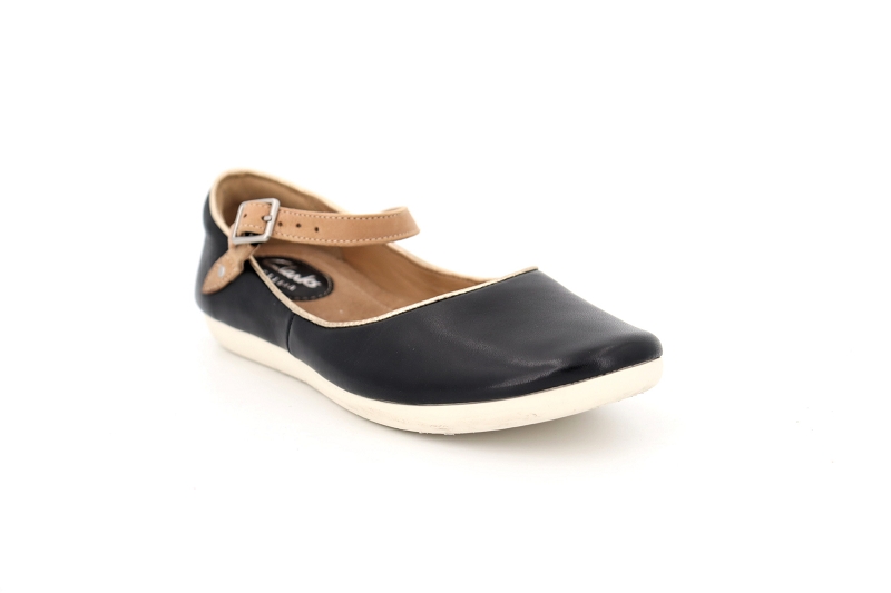 Clarks babies feature film noir8590801_2